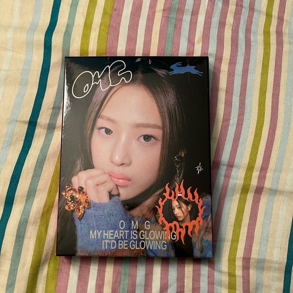 🩵 NEW JEANS - 2nd EP ‘OMG’ / ‘Minji’ version - Picture 1 of 2